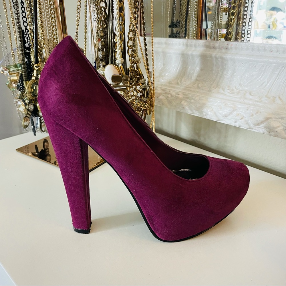 3/$20 Y-not? Suede pumps